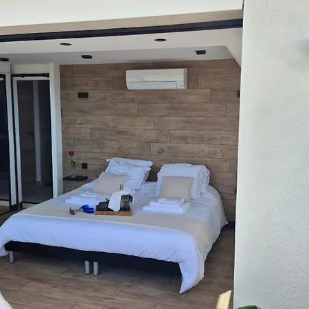 L'eden Bleu A בית הארחה Langlade